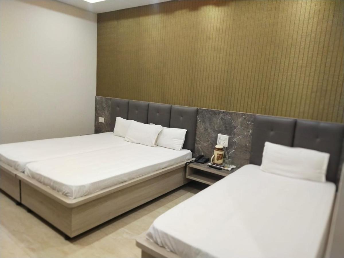 Gateway Kailash Hotel *