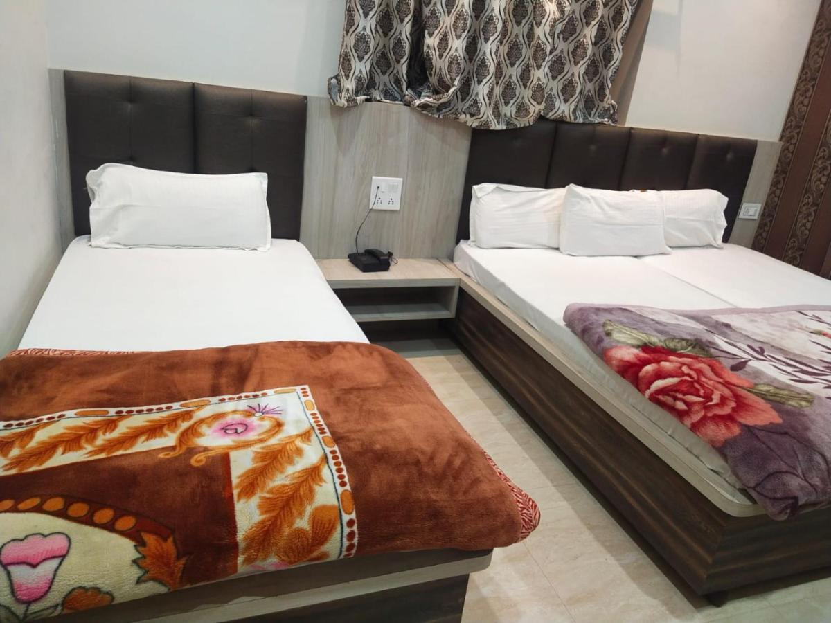 Gateway Kailash Hotel *