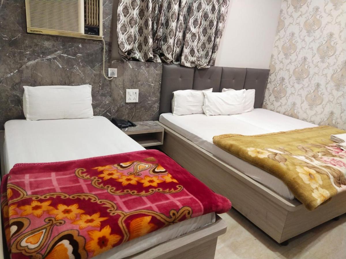 Gateway Kailash Hotel *